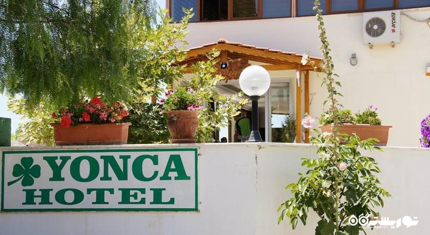 درب ورودی هتل آپارتمان یونجا دلوکس